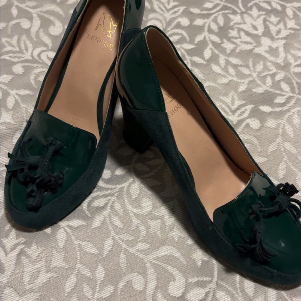 Elegant Green Heels with Bow Detail